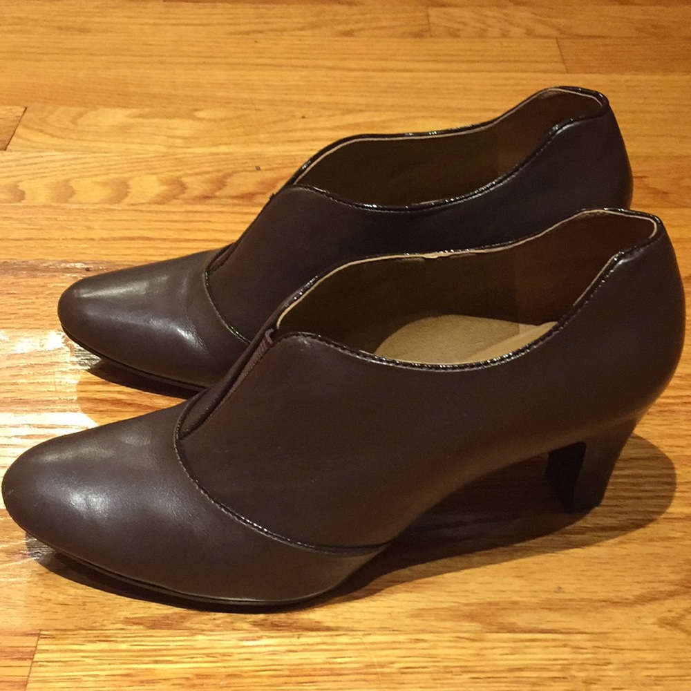 Easy Spirit slip on shoes